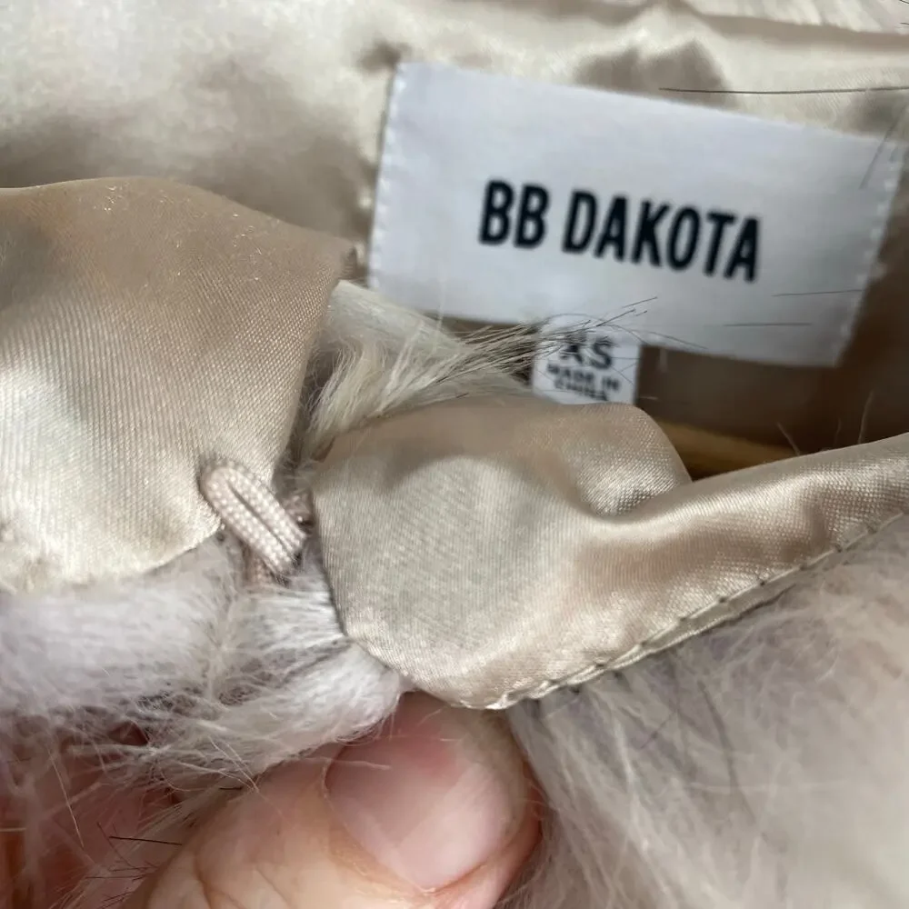 BB Dakota Vest Women’s XS Faux Fur Winter‎ Outdoor Skiing Feminine